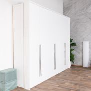 Armoire à portes battantes / Penderie avec cadre Siumu 25, Couleur : Blanc / Blanc brillant - 226 x 277 x 60 cm (h x l x p)