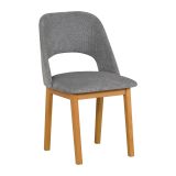 Fauteuil Riga couleur chêne avec rembourrage gris, hauteur d'assise de 47 cm, corps en hêtre massif, aspect classique, rembourrage en mousse T-25